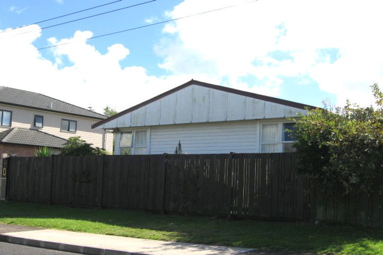 Photo of property in 21 Stokes Avenue, Te Atatu Peninsula, Auckland, 0610