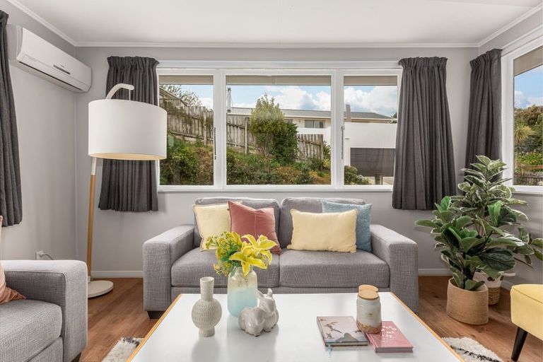 Photo of property in 18 Owhiti Street, Titahi Bay, Porirua, 5022