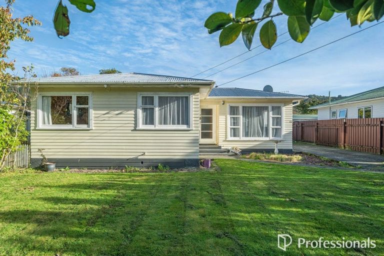 Photo of property in 66 Peel Place, Wainuiomata, Lower Hutt, 5014