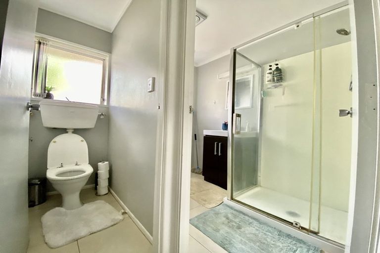 Photo of property in 2/49a Landon Avenue, Mangere East, Auckland, 2024