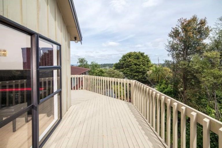 Photo of property in 386 Glenfield Road, Glenfield, Auckland, 0629