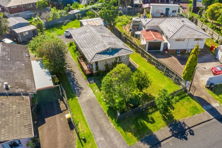 Photo of property in 15 Pipitea Place, Massey, Auckland, 0614