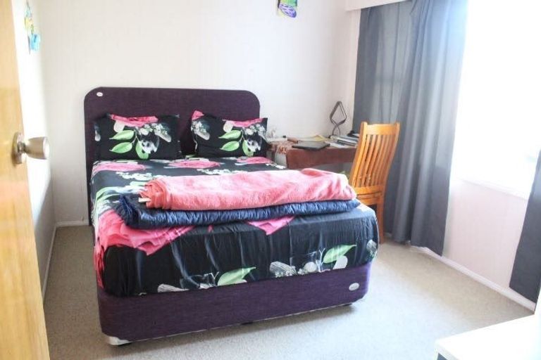 Photo of property in 17 Priestley Drive, Bucklands Beach, Auckland, 2014