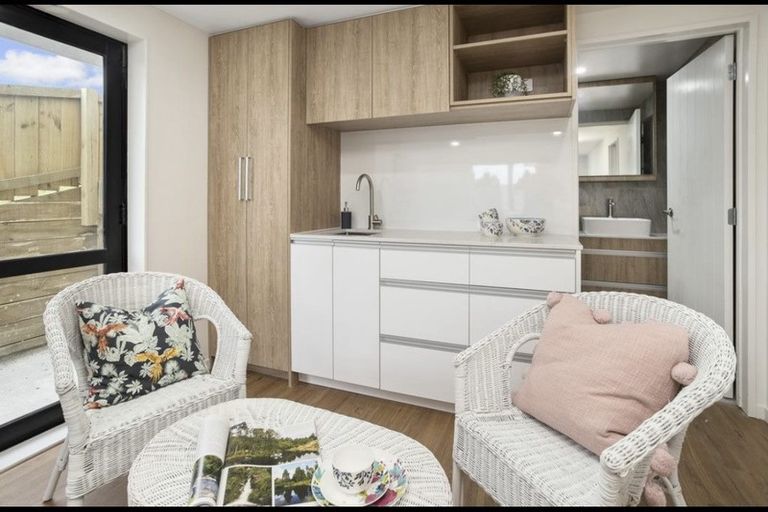 Photo of property in 4181a Great North Road, Glen Eden, Auckland, 0602