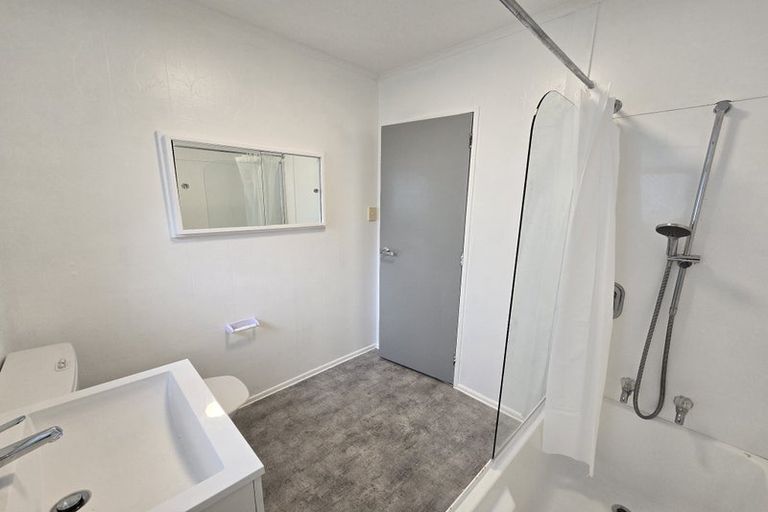 Photo of property in 51b Mana View Road, Paremata, Porirua, 5026