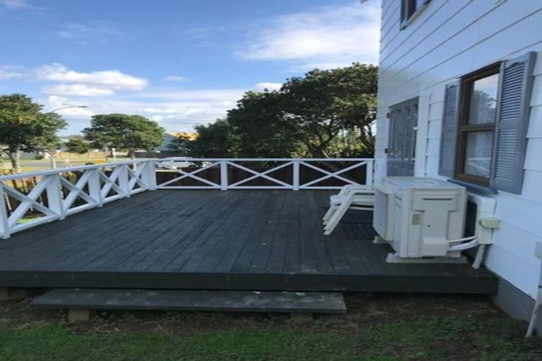 Photo of property in 1/22 Highland Park Drive, Highland Park, Auckland, 2010