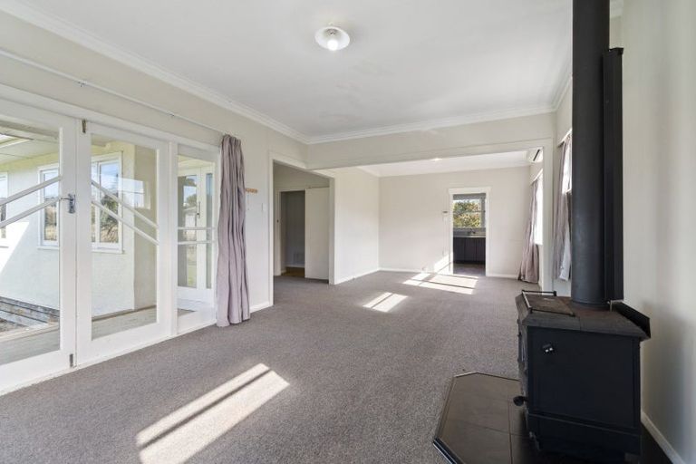 Photo of property in 14 Gordon Terrace, Hunterville, 4730