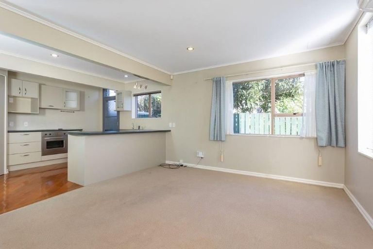 Photo of property in 4/90 Lynwood Road, New Lynn, Auckland, 0600