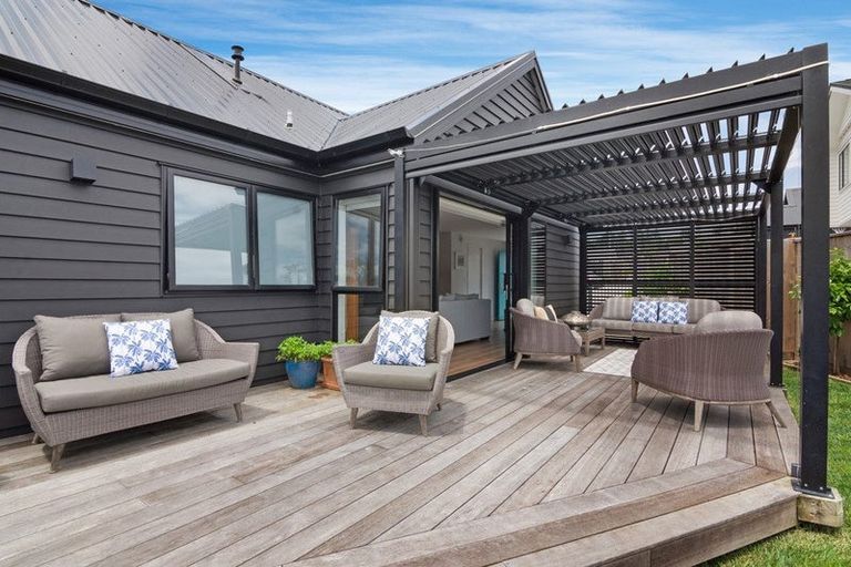 Photo of property in 9 Koiora Lane, Long Bay, Auckland, 0630