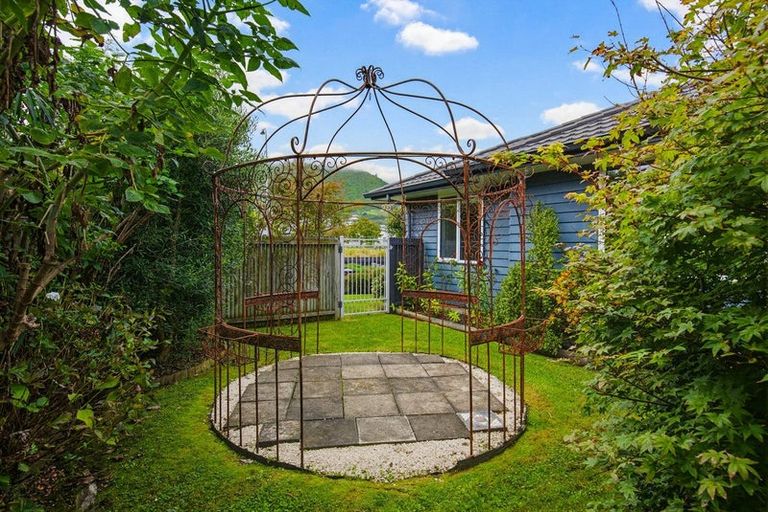 Photo of property in 63 Waipunahau Road, Waikanae, 5036