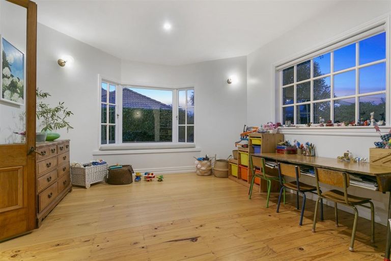 Photo of property in 2/4 Stratford Avenue, Milford, Auckland, 0620