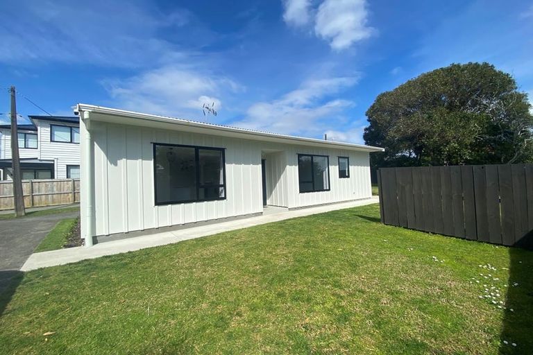 Photo of property in 1/31a Colwill Road, Massey, Auckland, 0614