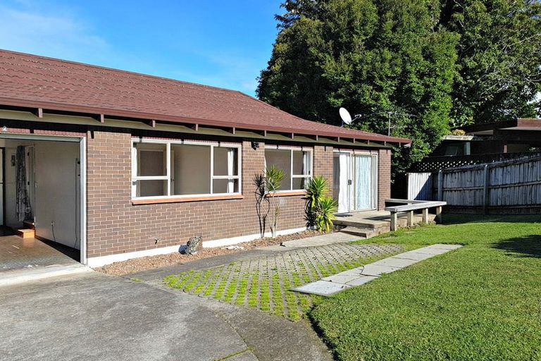Photo of property in 2/10 Pamela Place, New Lynn, Auckland, 0600