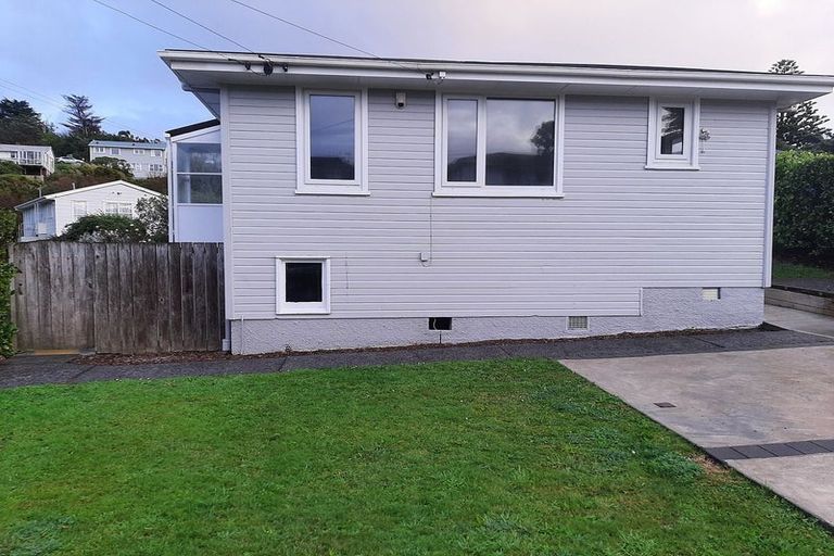 Photo of property in 12 Taupiri Crescent, Titahi Bay, Porirua, 5022
