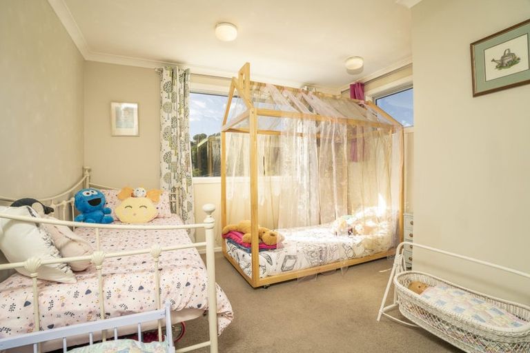 Photo of property in 107 Kenmore Street, Newlands, Wellington, 6037