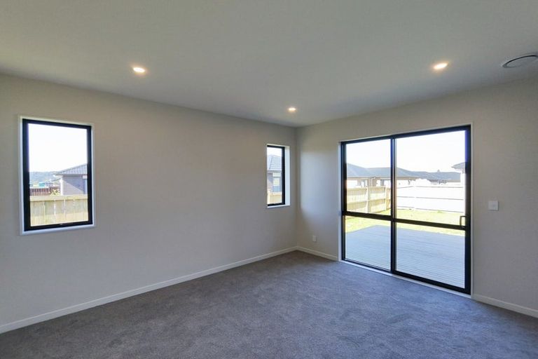 Photo of property in 8 Hoete Way, Tuakau, 2121
