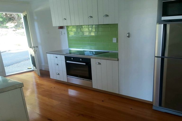 Photo of property in 2 Hinemoa Street, Birkenhead, Auckland, 0626