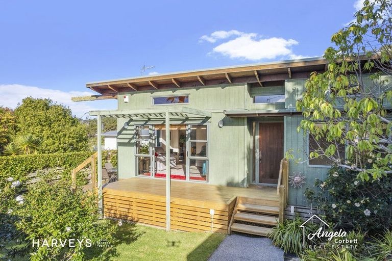 Photo of property in 1/36 Konini Road, Titirangi, Auckland, 0604