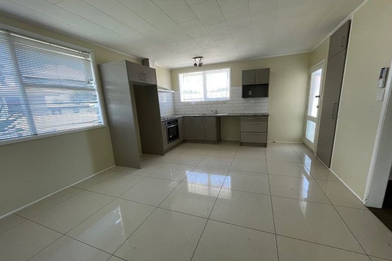 Photo of property in 1 Hywell Place, Manurewa, Auckland, 2102