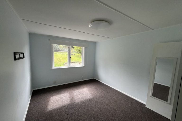 Photo of property in 5 Wakefield Terrace, Tawa, Wellington, 5028