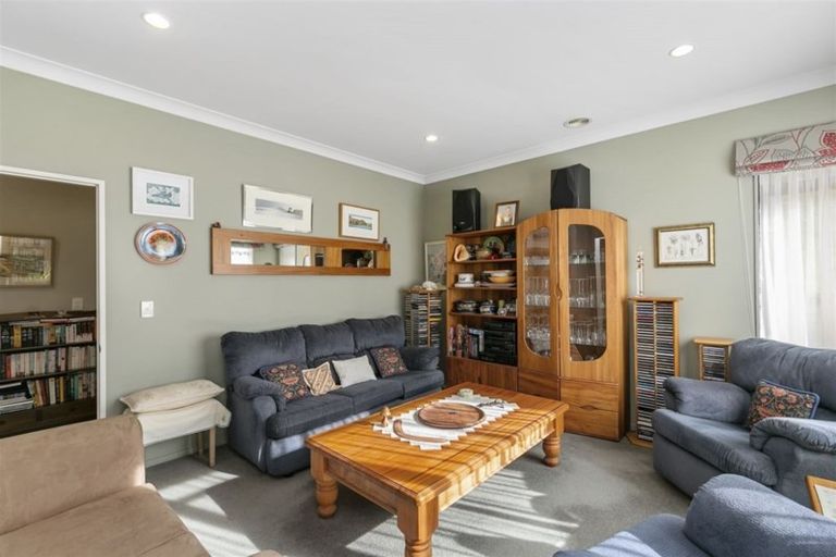 Photo of property in 73 Amesbury Drive, Churton Park, Wellington, 6037