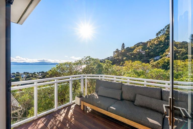Photo of property in 32 Rona Street, Eastbourne, Lower Hutt, 5013