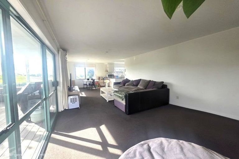 Photo of property in 1012 Papamoa Beach Road, Papamoa Beach, Papamoa, 3118