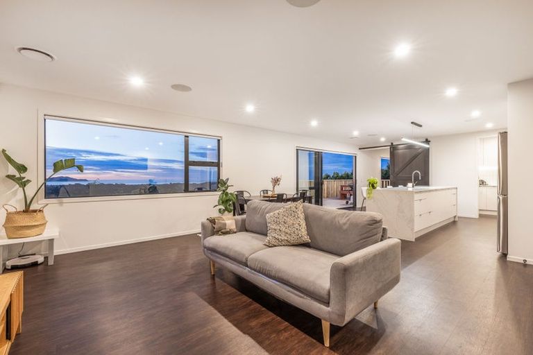 Photo of property in 94 Kotare Street, Waikanae, 5036