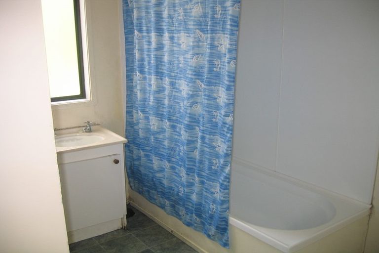 Photo of property in 21 Wattle Street, New Lynn, Auckland, 0600