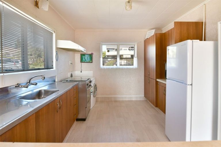 Photo of property in 8 Kathy Terrace, Stanmore Bay, Whangaparaoa, 0932