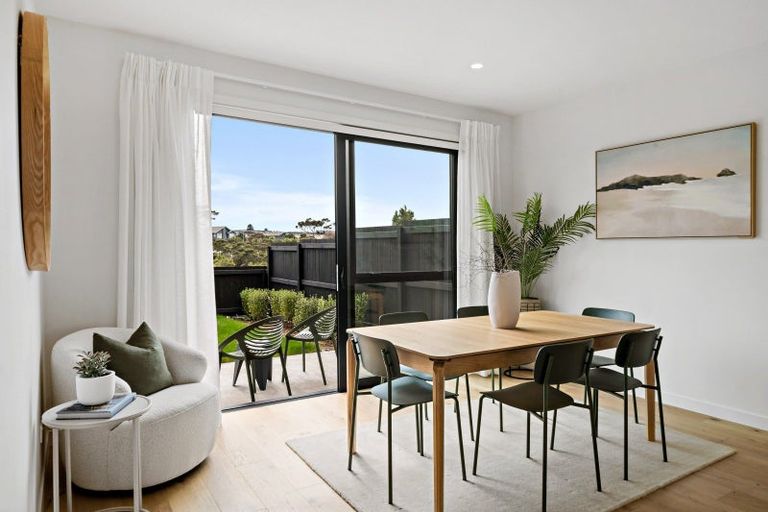 Photo of property in 9 Golden Fall Road, Hobsonville, 0616