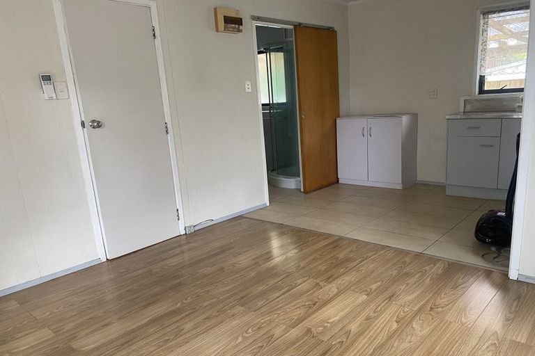 Photo of property in 47 Bodi Place, Te Atatu South, Auckland, 0610