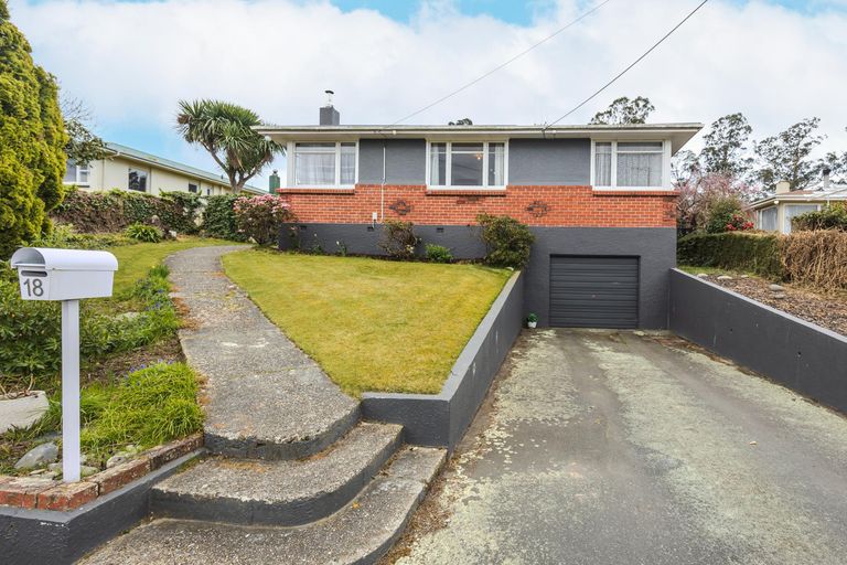 Photo of property in 18 Oxford Street, Holmes Hill, Oamaru, 9401
