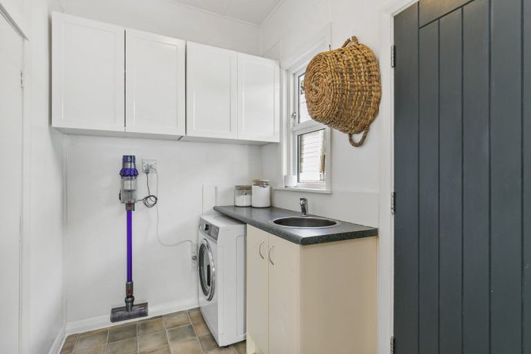 Photo of property in 121 Severn Street, Island Bay, Wellington, 6023