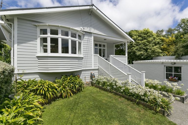 Photo of property in 7 Vennell Street, Brooklyn, Wellington, 6021