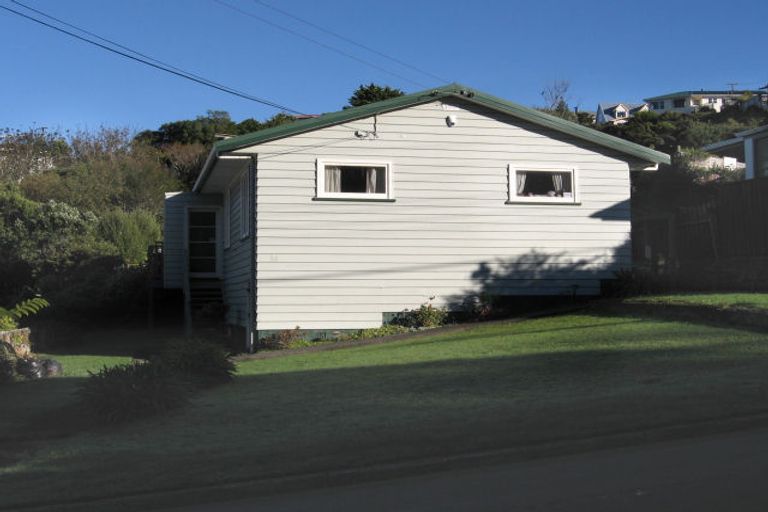 Photo of property in 54 Salford Street, Newlands, Wellington, 6037
