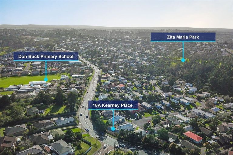 Photo of property in 18a Kearney Place, Massey, Auckland, 0614