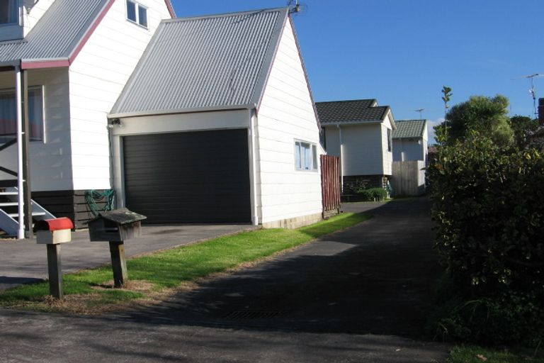 Photo of property in 3/56 Flanshaw Road, Te Atatu South, Auckland, 0610