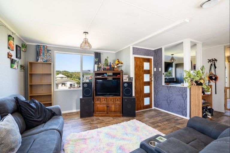 Photo of property in 15 Tahurangi Place, Spotswood, New Plymouth, 4310