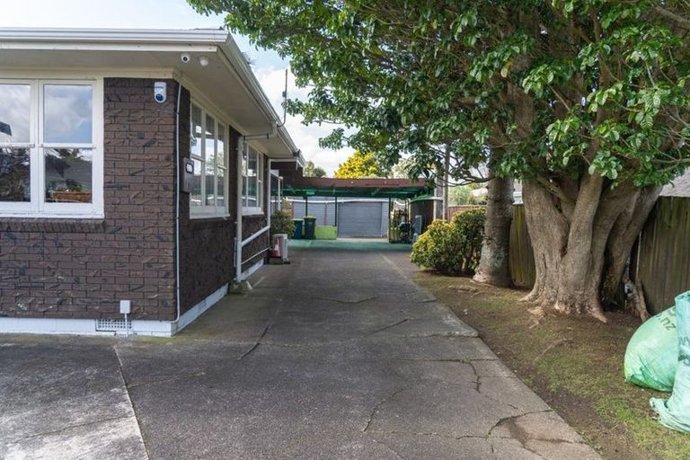 Photo of property in 5 Montmere Avenue, Te Atatu Peninsula, Auckland, 0610