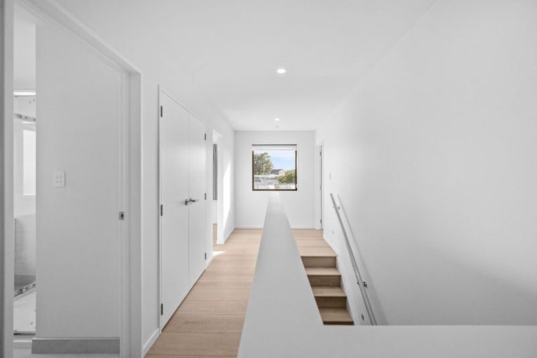 Photo of property in 16 Gossamer Drive, Pakuranga Heights, Auckland, 2010