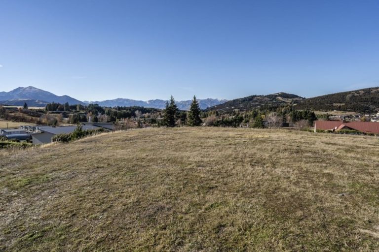 Photo of property in 10 Mataraki Place, Wanaka, 9305