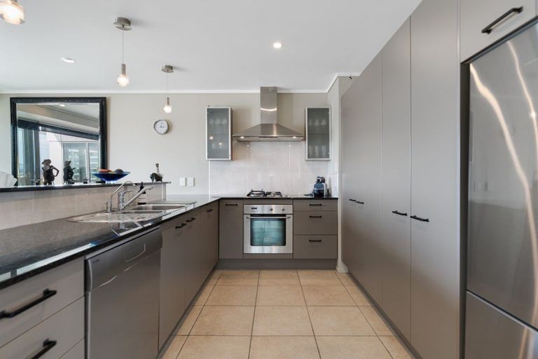 Photo of property in 15/72a Devonport Road, Tauranga, 3110