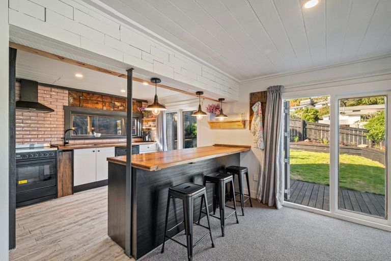 Photo of property in 2a Ripon Street, Lyttelton, 8082