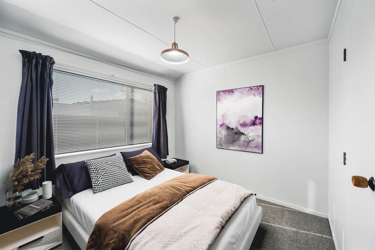 Photo of property in 42 Whiting Crescent, Greenmeadows, Napier, 4112