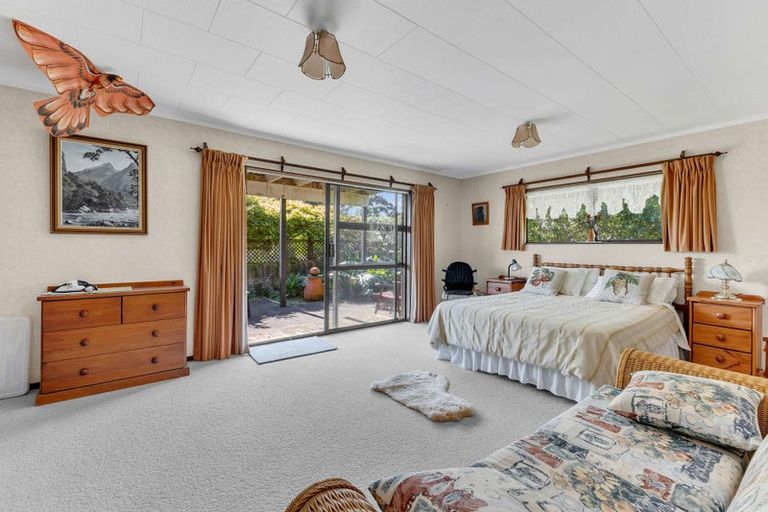 Photo of property in 27 Donnelly Street, Oakura, 4314