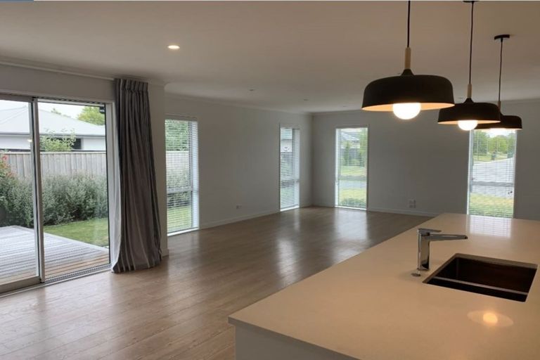 Photo of property in 16 Loxley Place, Lincoln, 7608