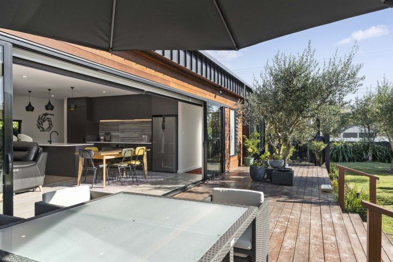 Photo of property in 2 Burgundy Drive, Martinborough, 5711