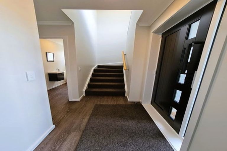 Photo of property in 16 Bluff Road, Kenepuru, Porirua, 5022