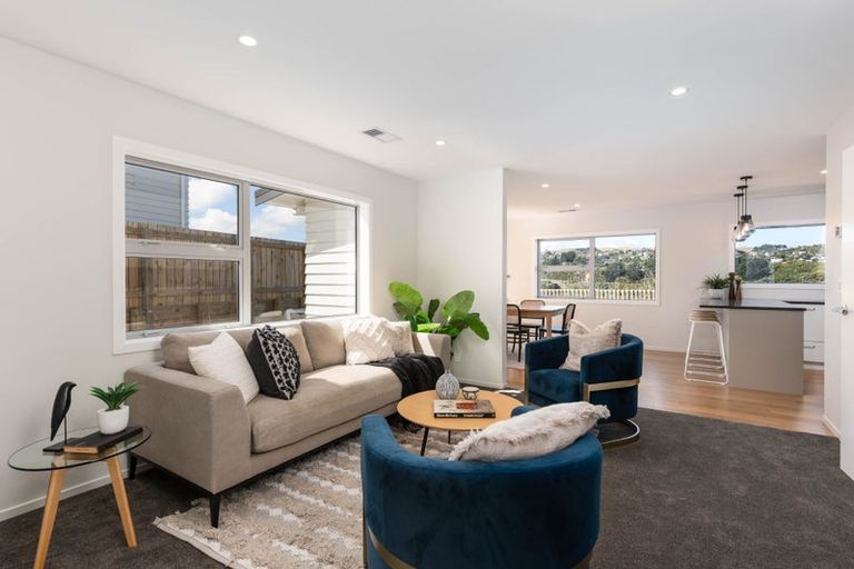 Photo of property in 9 Pine Hill Rise, Glenside, Wellington, 6037